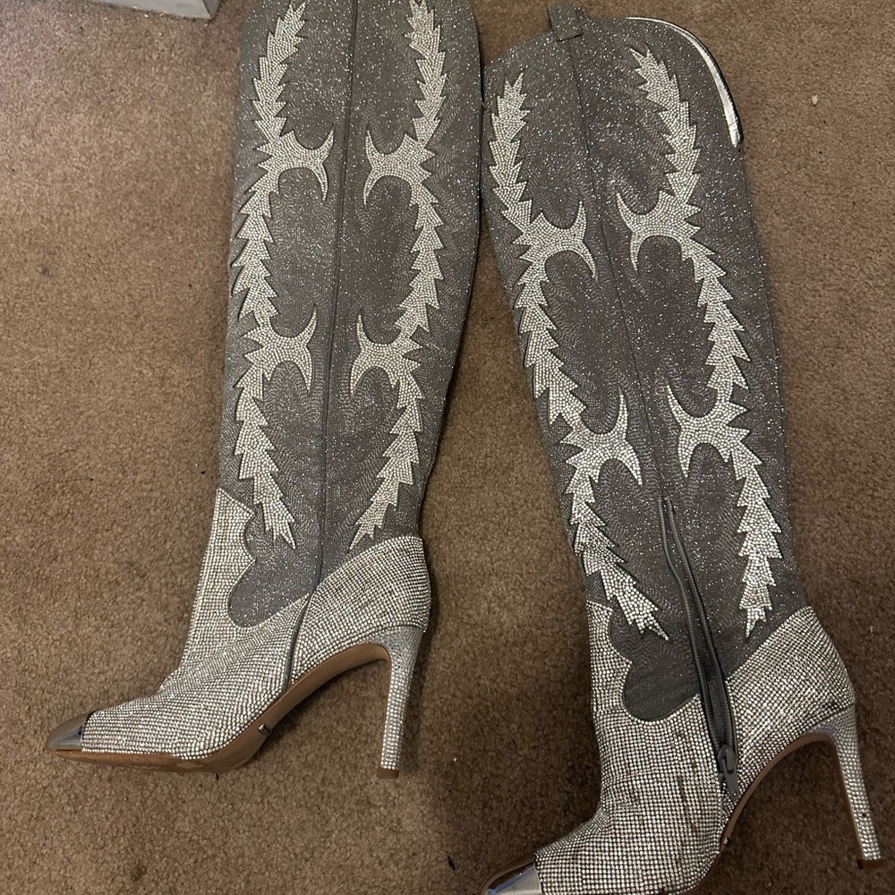 Used Gianni Bini size 6.5 boots